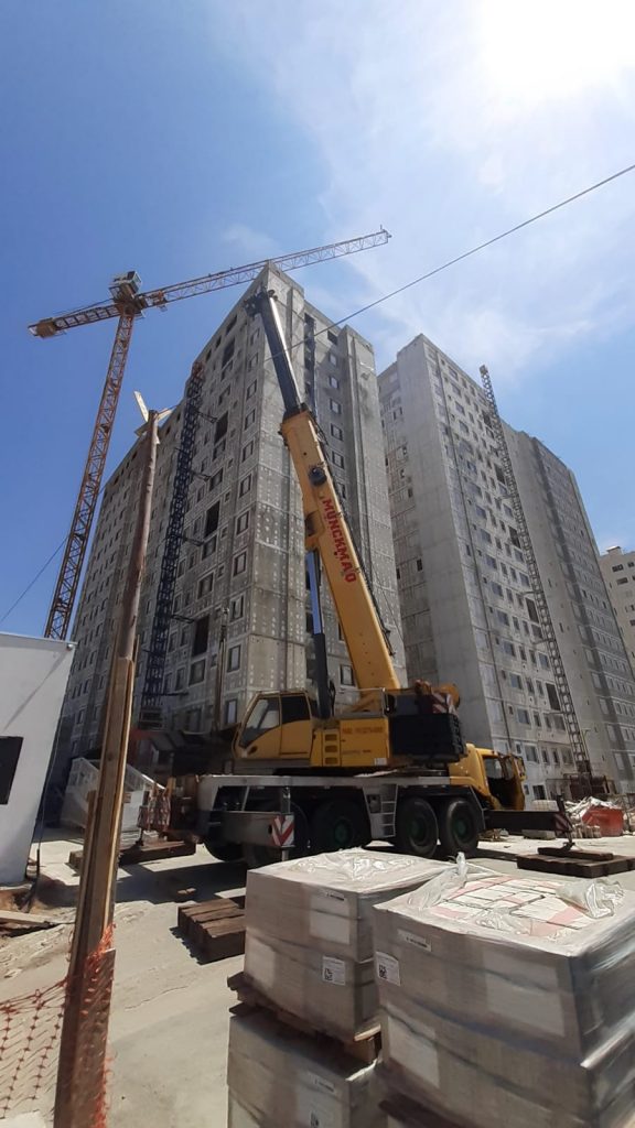 Montagem e desmontagem de gruas